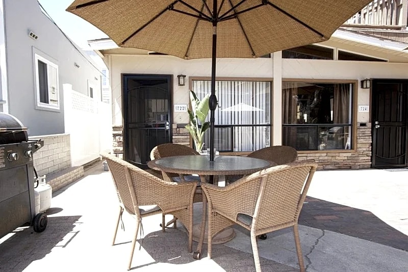 Little Blue Bungalow! 70 Steps to the sand! in San Diego, California, United States — photo 2