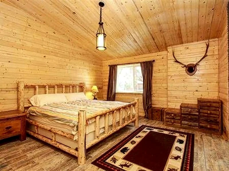 NEWLY REMODELED Modern Rustic Cabin -Wifi, cable, BBQ, PS3/wii, air hockey in Big Bear Lake, California, United States — photo 4