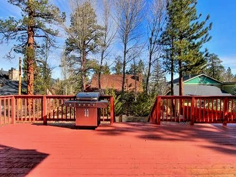 NEWLY REMODELED Modern Rustic Cabin -Wifi, cable, BBQ, PS3/wii, air hockey in Big Bear Lake, California, United States — photo 2