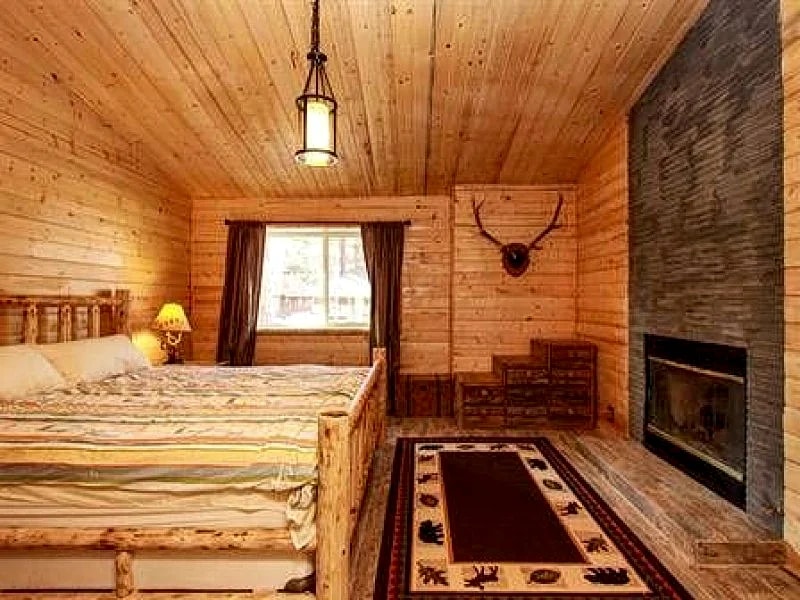NEWLY REMODELED Modern Rustic Cabin -Wifi, cable, BBQ, PS3/wii, air hockey in Big Bear Lake, California, United States — photo 5