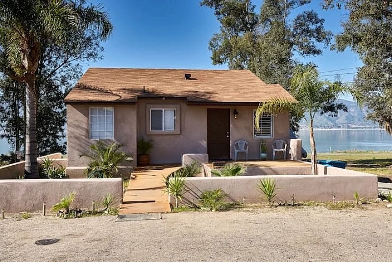Lakeside 3 Bedroom Home, Your own Private Beach in Lake Elsinore, California, United States — photo 2