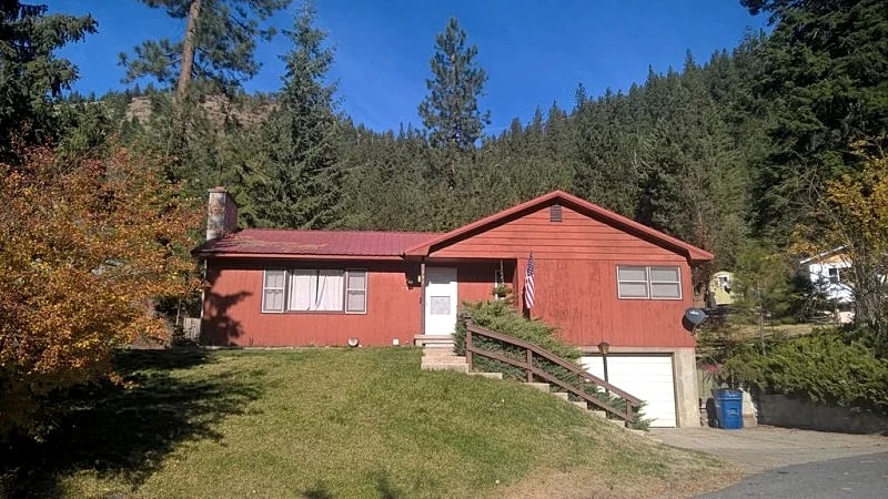Beautiful mountain views! Perfect home base for exploring the area! in Mullan, Idaho, United States — photo 1