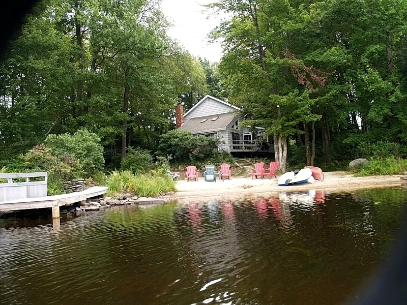 Lakefront Pocono Retreat/Family & Pet Friendly/canoes/kayak/row boat/Fire pit! in Gouldsboro, Pennsylvania, United States — photo 2