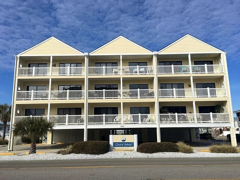 Cute Condo w/ Views of Ocean 2nd row Beach Access!
