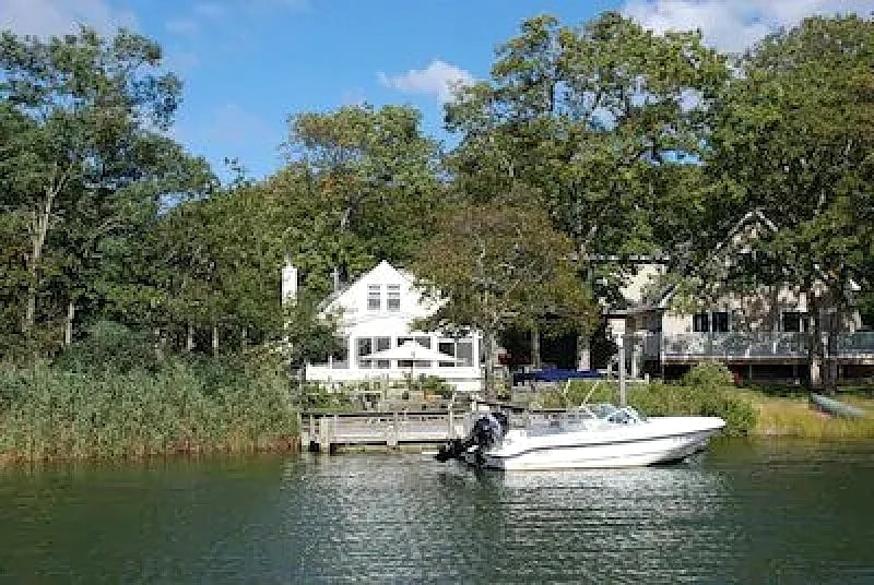 Hampton Waterfront Beach Home With Dock in Southampton, New York, United States — photo 4