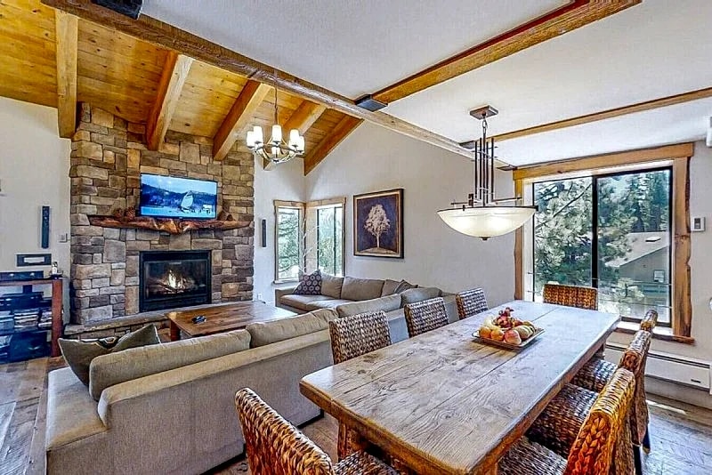 Mammoth Village Retreat w/3br+loft+4ba+2br nooks. Fits multi-families in style! in Mammoth Lakes, California, United States — photo 3