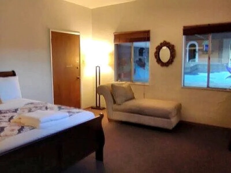 Lake Merritt Studio Apt # 5 Great Location & Value in Oakland, California, United States — photo 5