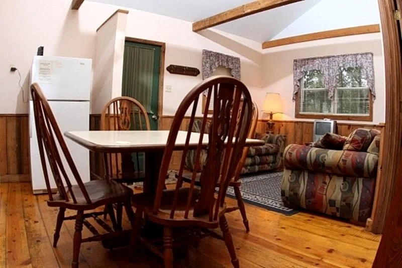 Comfortable 1 Bedroom Cabin with Added Loft, Full Kitchen & LIving Area in St James, Missouri, United States — photo 2