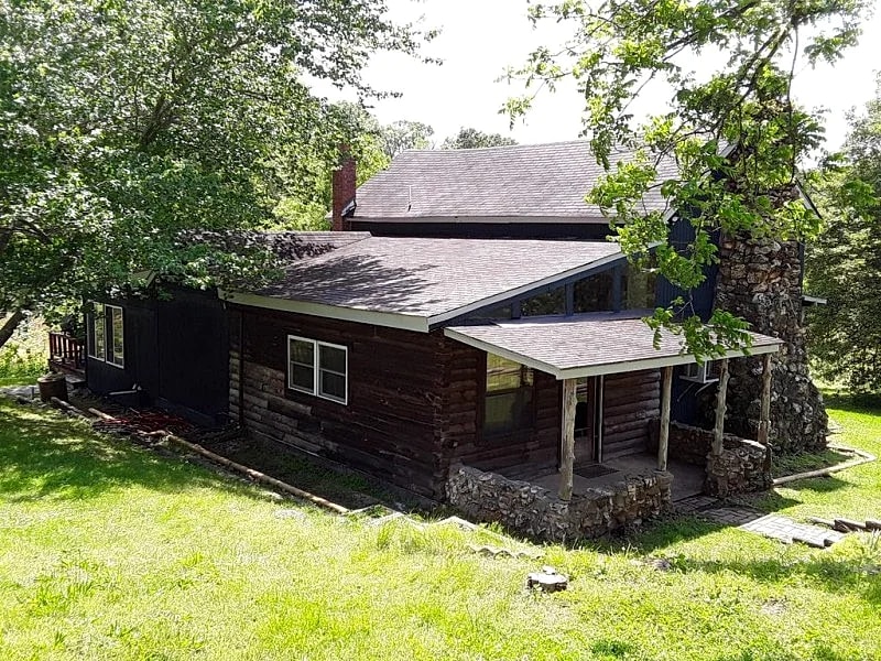 Spacious but cozy farmstead lodge has stone fireplace and sleeping for 9 to 10 in St James, Missouri, United States — photo 5