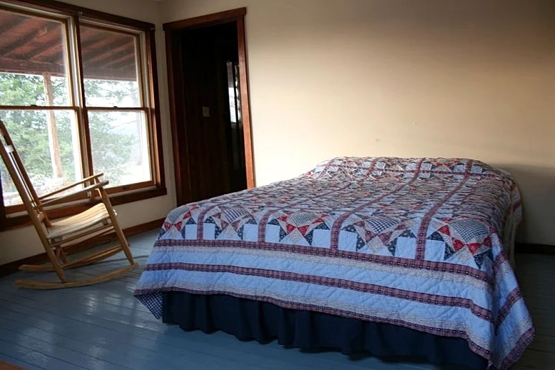 Spacious but cozy farmstead lodge has stone fireplace and sleeping for 9 to 10 in St James, Missouri, United States — photo 4