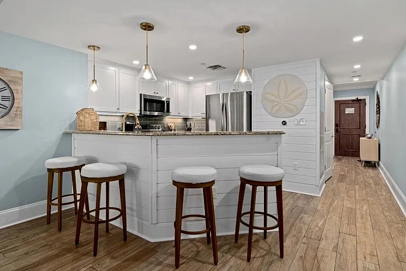 Sandy Pants | Updated Luxury Oceanfront Condo at Mar Vista in North Myrtle Beach, South Carolina, United States — photo 4