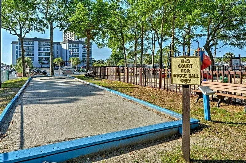 Stay in our 1BR Condo & Enjoy the Ocean, Pools & Lazy River in Myrtle Beach, South Carolina, United States — photo 4