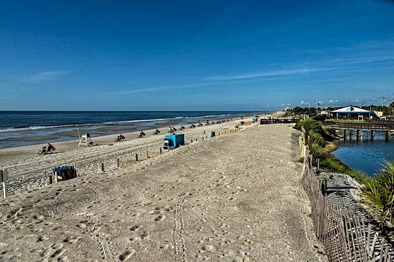 Stay in our 1BR Condo & Enjoy the Ocean, Pools & Lazy River in Myrtle Beach, South Carolina, United States — photo 2