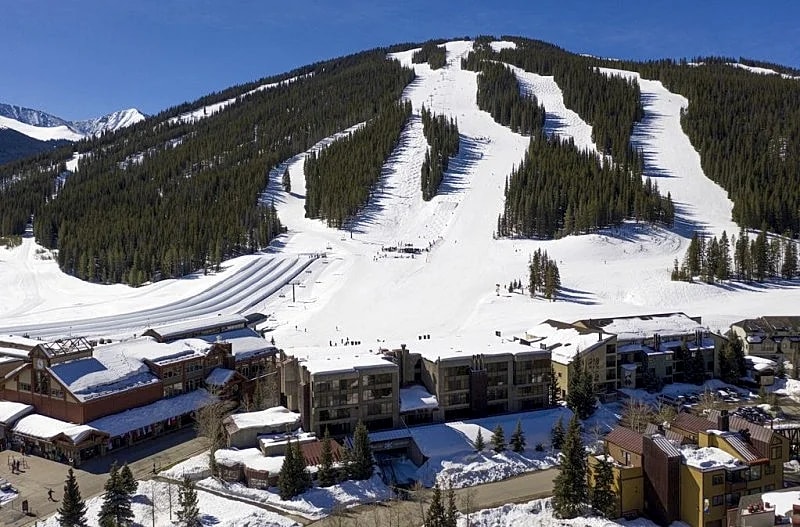 True Ski in and Ski Out Condo. Beautifully decorated with ski slope views. in Copper Mountain, Colorado, United States — photo 4