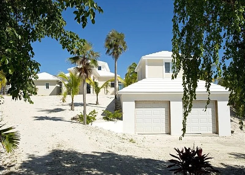 Brand New Beachfront Home w/Private Pool on Prestigious Banks Road Near Tippy in Eleuthera, Bahamas — photo 4