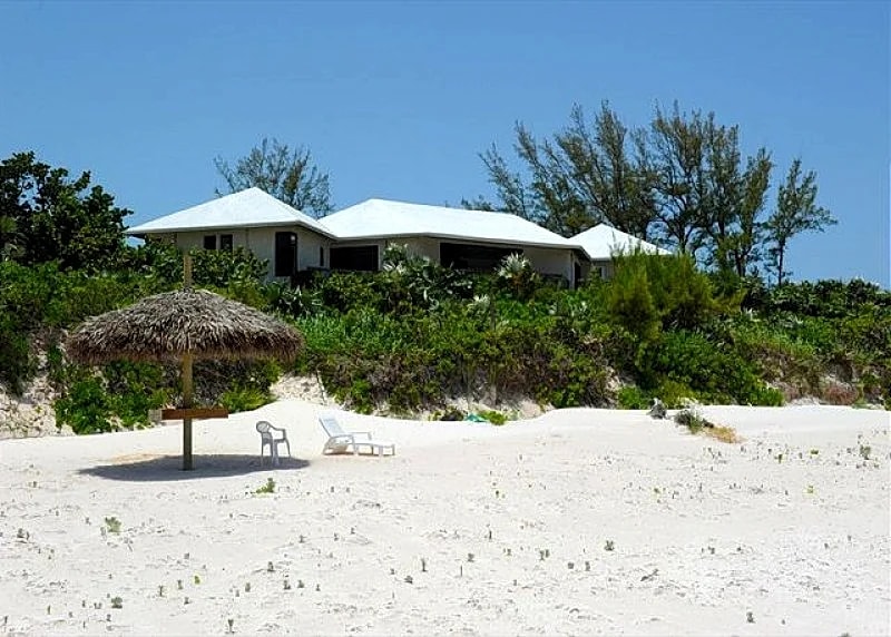 Elegant and Historic Villa Directly on Windermere Beach w/ Pool in Eleuthera, Bahamas — photo 2