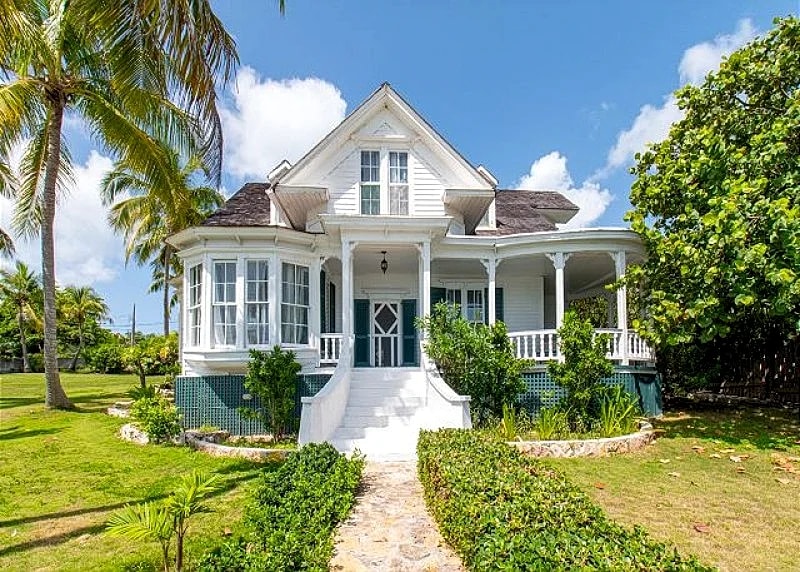 Restored Historic Waterfront Captains Home, Sunset Views, Walk to Beach