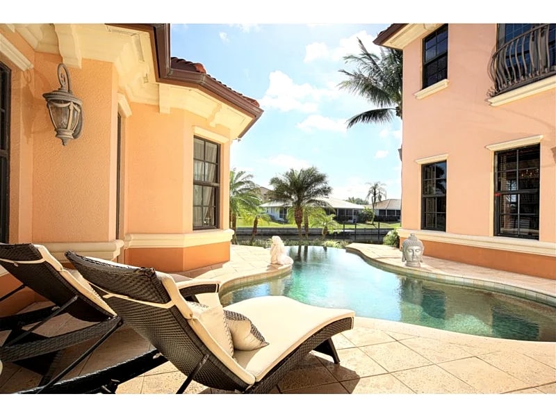Luxury at its finest! Make this your next seasonal vacation home in Punta Gorda, Florida, United States — photo 5