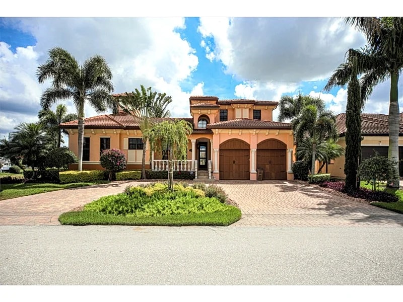 Luxury at its finest! Make this your next seasonal vacation home in Punta Gorda, Florida, United States — photo 2