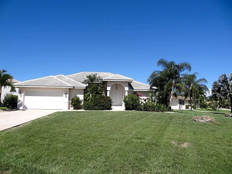 Beautiful Punta Gorda Isles Waterfront Home With Heated Pool in Punta Gorda, Florida, United States — photo 3