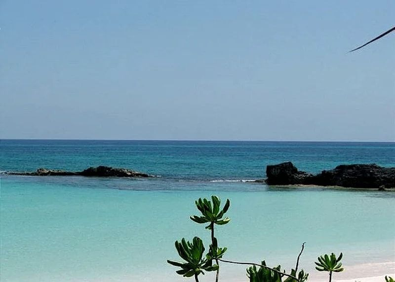 Beautifully relaxing Beach Front Cottage, Prime Banks Road Location in Eleuthera, Bahamas — photo 4
