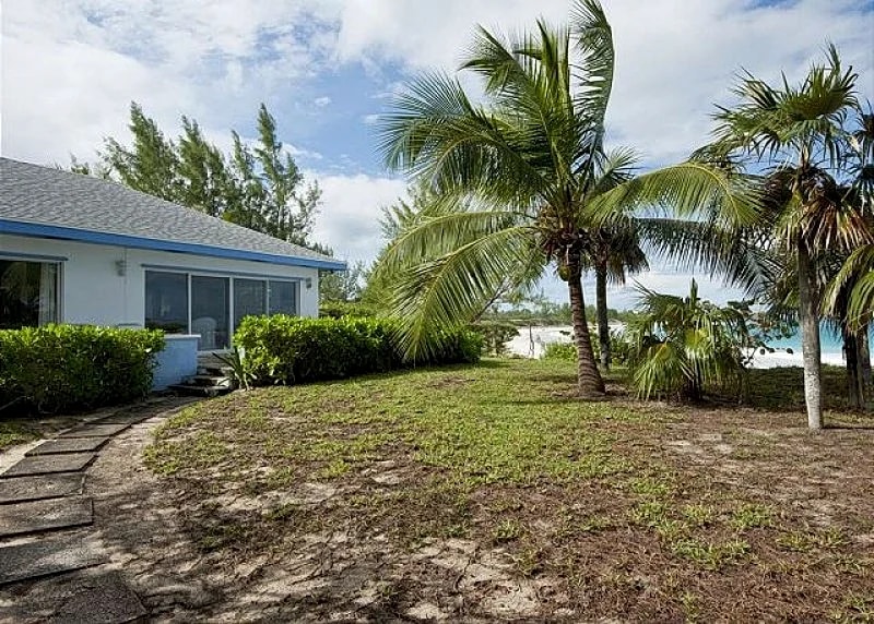 Beautifully relaxing Beach Front Cottage, Prime Banks Road Location in Eleuthera, Bahamas — photo 3