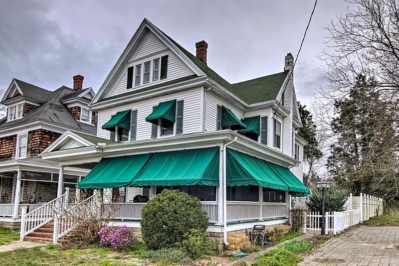 Cambridge Colonial Home, Walk to Town & Waterfront