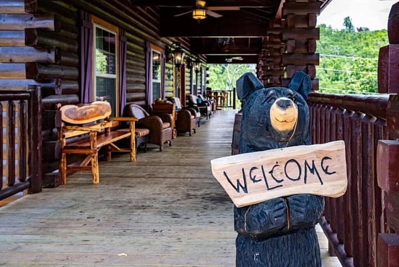 The Pool Lodge - Dollywood, 2 Million Dollar Cabin, Heated Pool, Sleeps 36! in Sevierville, Tennessee, United States — photo 4