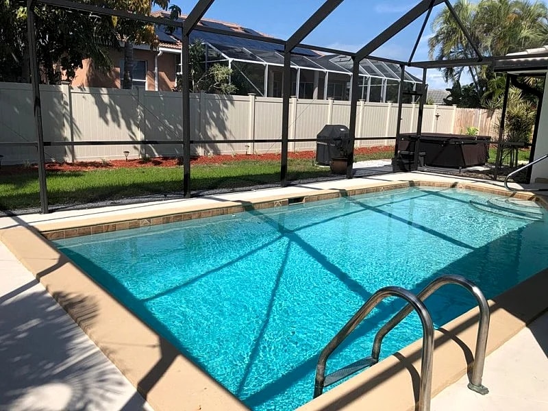 Quick Walk To Beach, Restaurants, Shops, Movies. Updated, Spacious. Private Pool in Marco Island, Florida, United States — photo 3