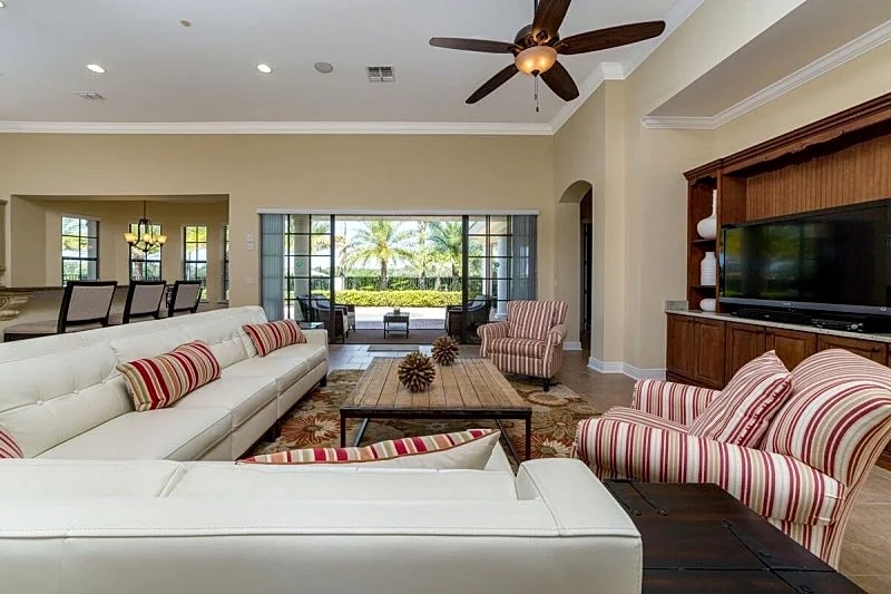 Grand Jewel | Luxurious 4 Bedroom Pool Home - Amazing Location! in Kissimmee, Florida, United States — photo 3