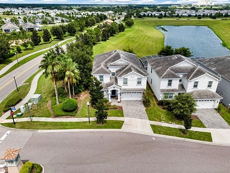 The Retreat's Moon | 8 bed, 5 bath | Private Pool in Four Corners, Florida, United States — photo 5