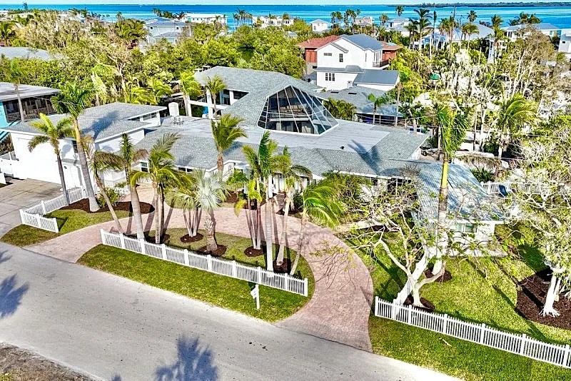 One Of The Most Unique Homes in Anna Maria Island in Holmes Beach, Florida, United States — photo 2