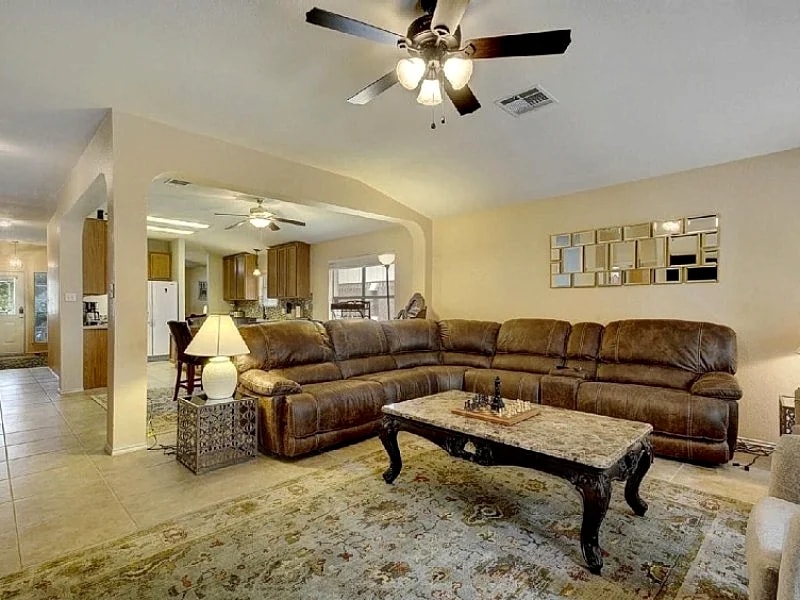 4 Bedrooms 2 Bathrooms House 13371 Amasia Dr Austin in Austin, Texas, United States — photo 2