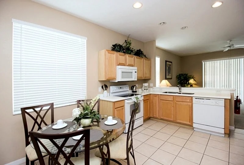 3 Bed 2 Bath Villa with Private Pool in Gated Community in Davenport, Florida, United States — photo 5
