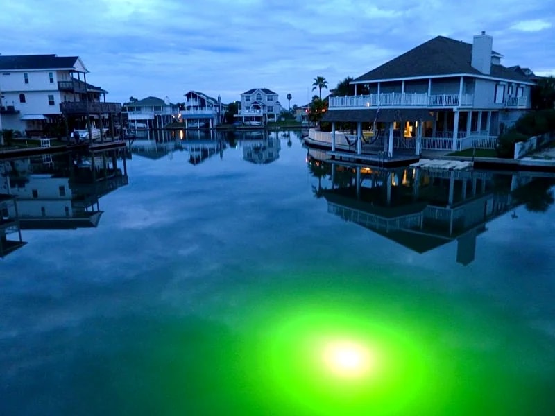 5? Waterfront paradise! Bikes/kayaks! Underwater fishing light. Kid/pet safe! in Galveston, Texas, United States — photo 2