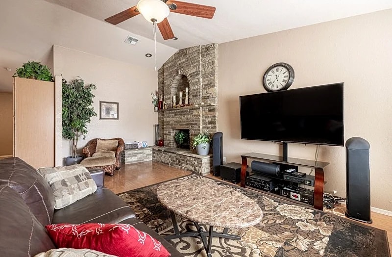 Family Fun Getaway. Sleeps up to 18, heated pool, basketball court in Peoria, Arizona, United States — photo 3