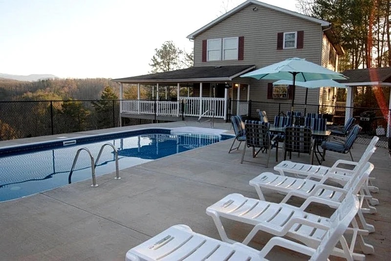 Private Heated Pool with Breathtaking Views! Huge Deck! Very Spacious!