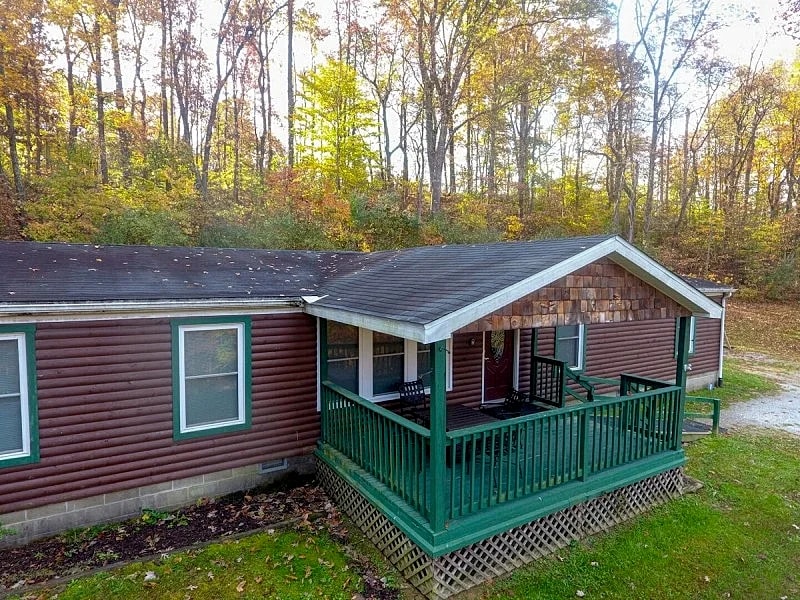 Spacious Bobcat Cabin, 30 mins from Hocking Hills in Nelsonville, Ohio, United States — photo 2
