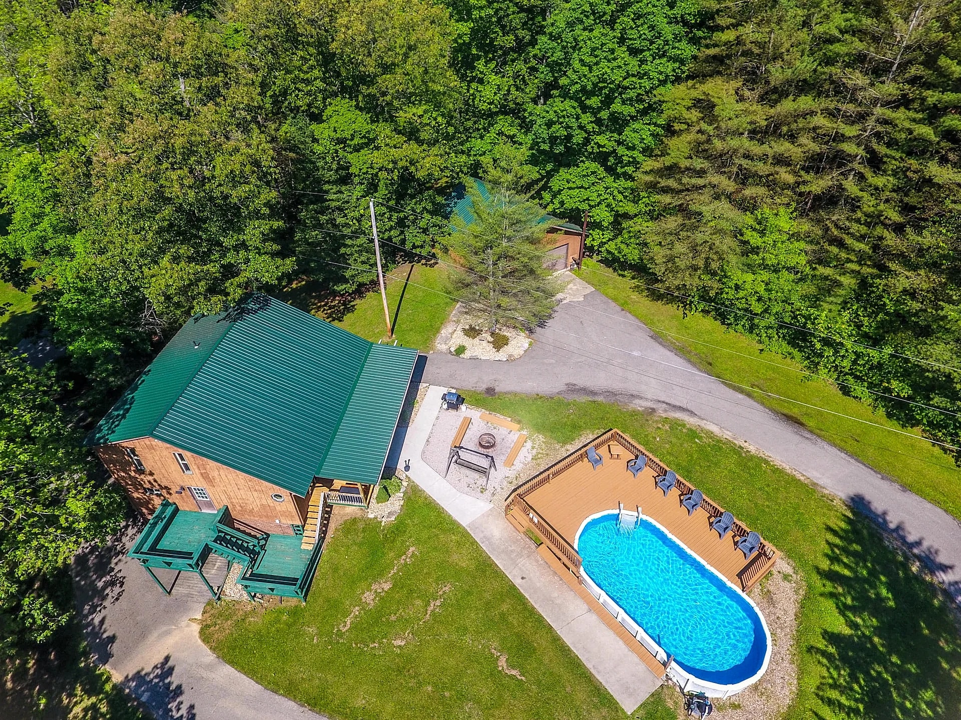 Hocking Hills Luxury Lodge with swimming pool in Nelsonville, Ohio, United States — photo 2
