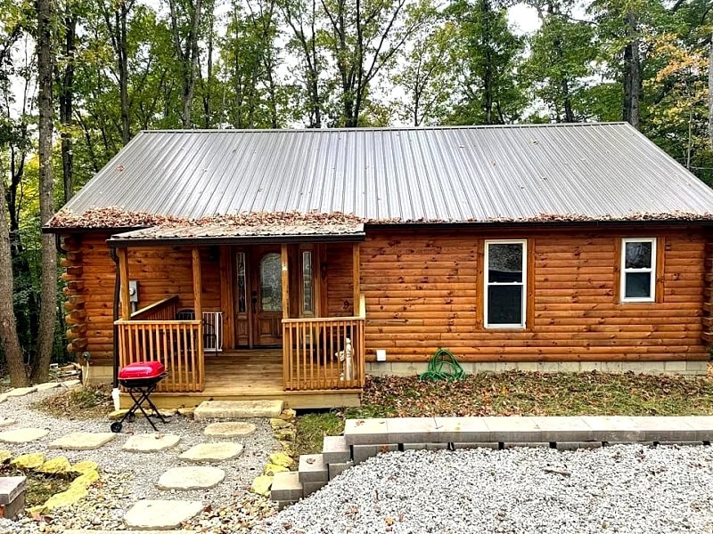 Luxury Cavalier Log Cabin in Hocking Hills with Hot Tub in Logan, Ohio, United States — photo 2