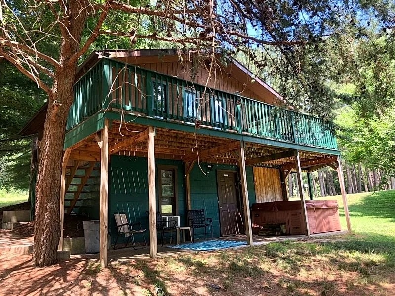 Hocking Hills Cabin Rental with hot tub and lake in Nelsonville, Ohio, United States — photo 5