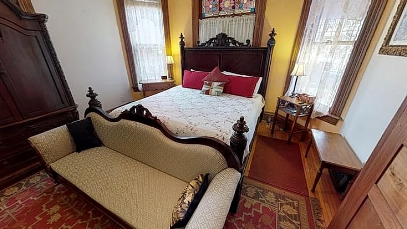 Garden Room Bed and Breakfast near Hocking Hills with Hot Tub in Nelsonville, Ohio, United States — photo 2