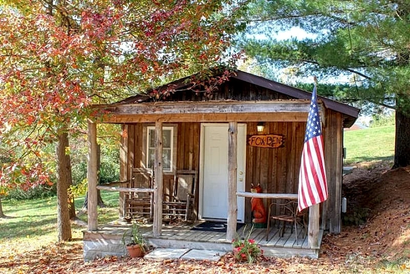 Adorable Hocking Hills Couples Cabin w/ Hot Tub in Nelsonville, Ohio, United States — photo 3