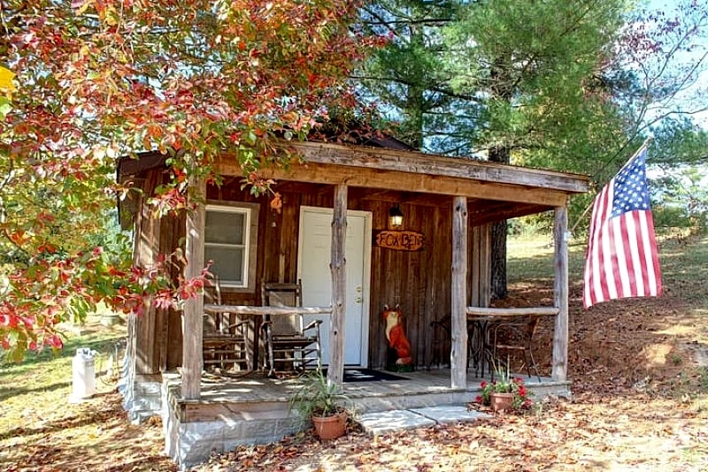 Adorable Hocking Hills Couples Cabin w/ Hot Tub in Nelsonville, Ohio, United States — photo 2