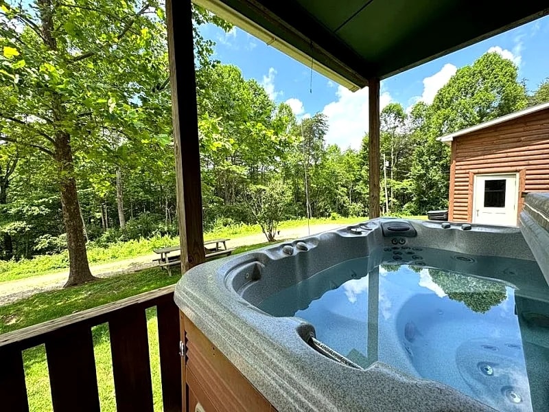 Spacious Eagle's Landing Cabin near Hocking Hills in Nelsonville, Ohio, United States — photo 2