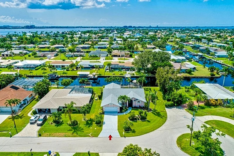 Fantastic south-facing, central, peaceful and only a few minutes from the Caloosahatchee river in Cape Coral, Florida, United States — photo 5