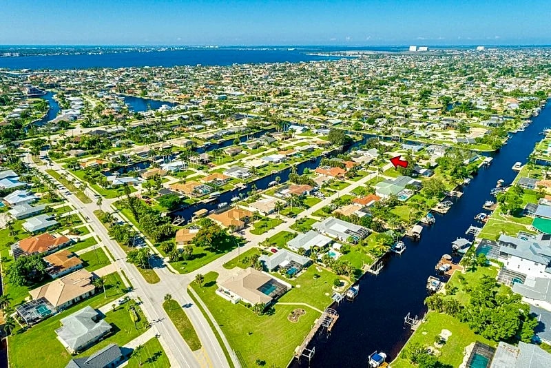 Fantastic south-facing, central, peaceful and only a few minutes from the Caloosahatchee river in Cape Coral, Florida, United States — photo 4