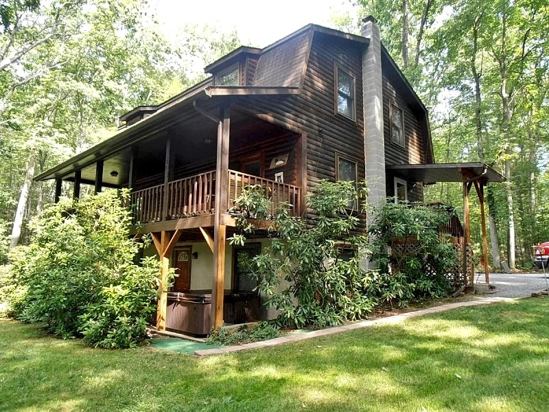 6BR Lake Access Home, Dock, HotTub, Pet-Friendly–30% Weekly Discount Exc. Summer