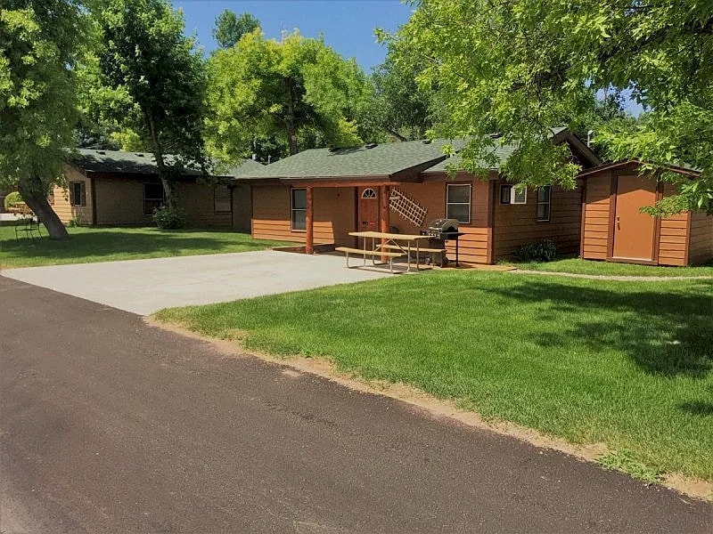 Sparkling Clean Cabin Thirty Minutes to Mt Rushmore - In Rapid City On Canyon Lake Thirty Minutes from Mt Rushmore