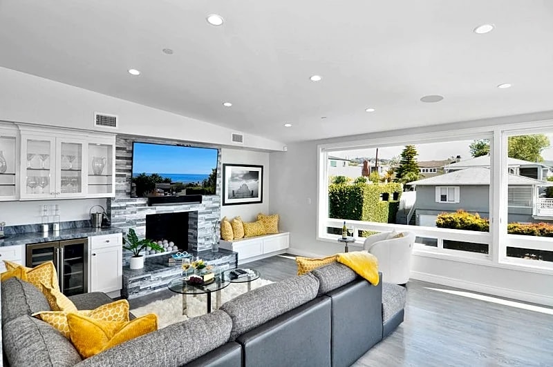 Relax or Work Remotely from this All New Home half a block from the Beach in Laguna Beach, California, United States — photo 3